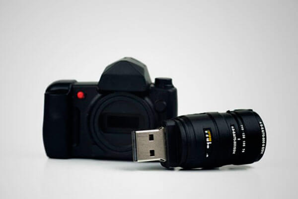 USB pendrive con forma de cámara de fotos