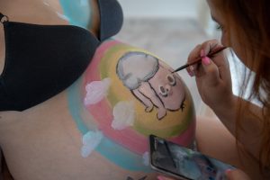 Dibujo de belly painting personalizado en Granollers