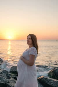 Sesión fotográfica seguimiento embarazo playa