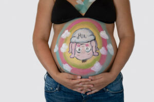 Dibujo pintado barriga embarazada Parets Valles