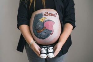 Dibujo pintado barriga embarazo Mollet